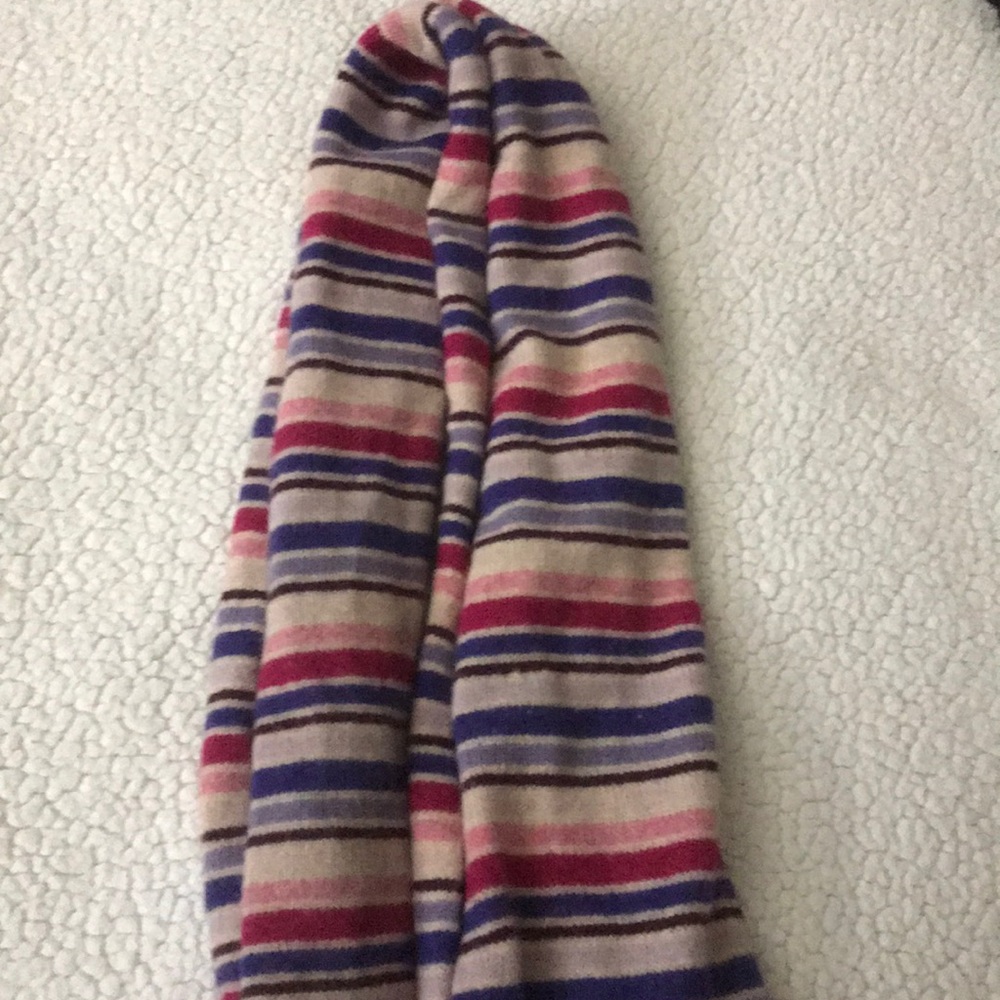 Women’s scarf.